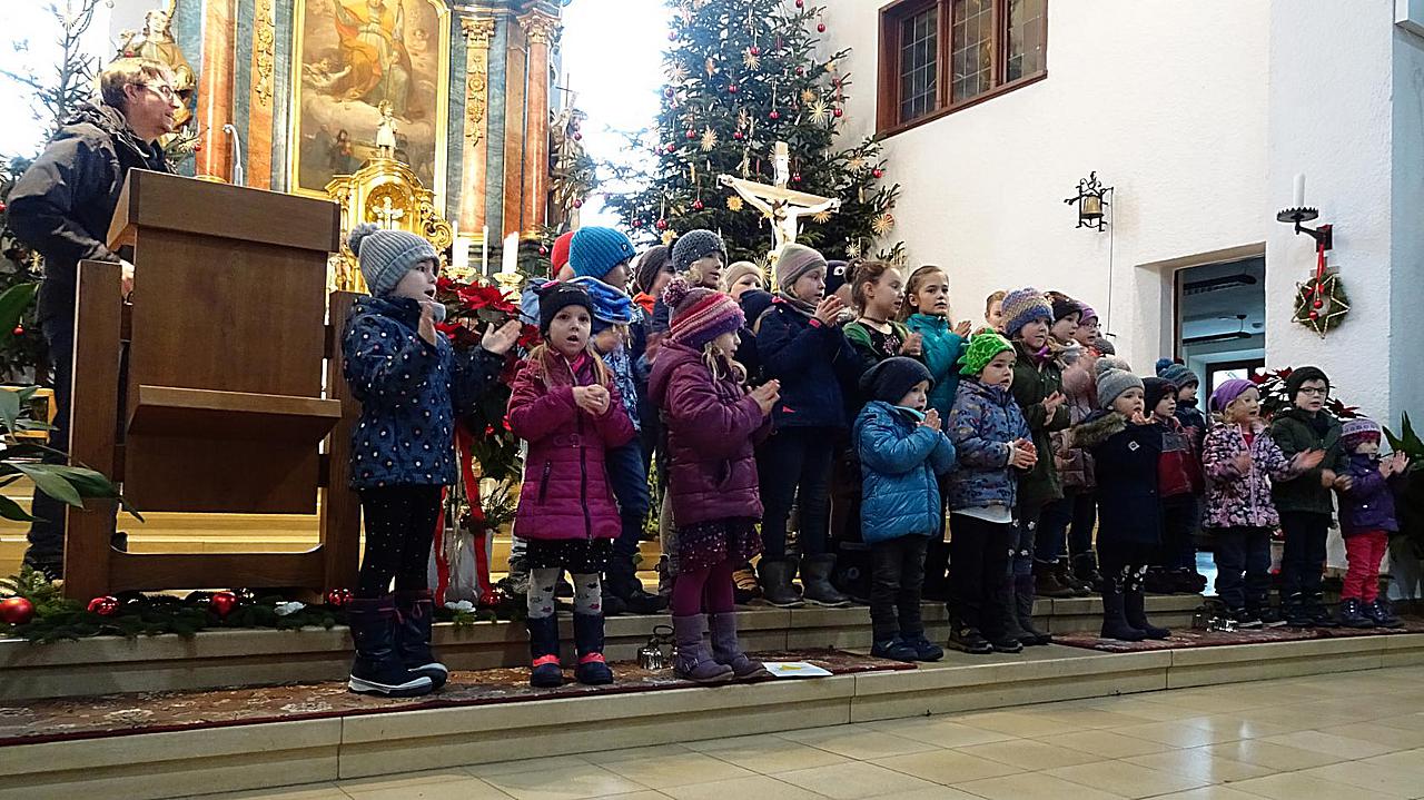 Kinder mit dem Lied "Stern über Bethlehem"