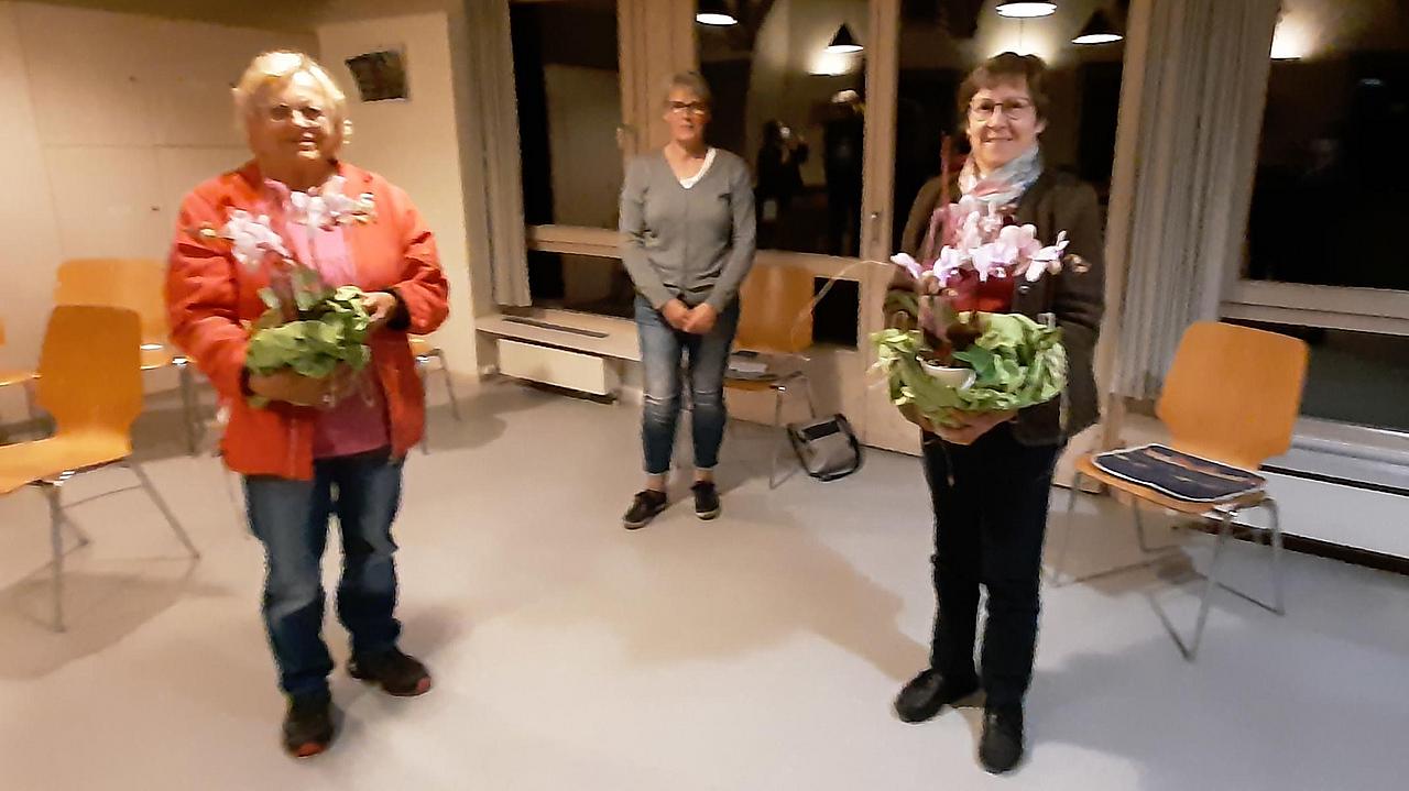 v.l.: Walli Meyer, Chorleiterin Agnes Gärtner, Roswitha Stiegler