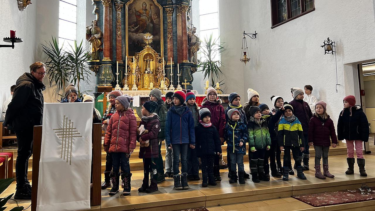 Kinder bringen ihre Anliegen in Fürbitten vor den Herrn - Foto: Thomas Reimer